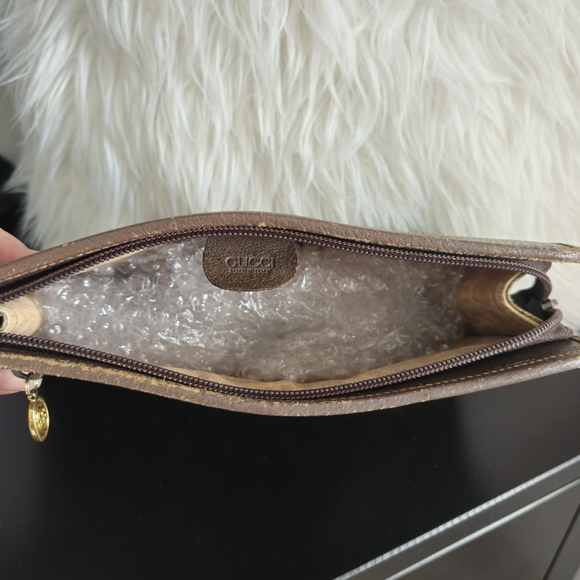 SOLD // Authentic Gucci vintage clutch - Picture 7 of 13